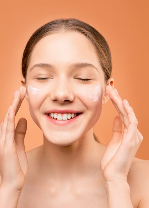 woman-applying-moisturizer-on-her-face-3762890